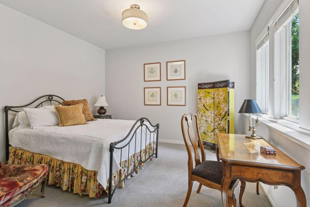 15 Queensland Lane N, Plymouth, MN 55447