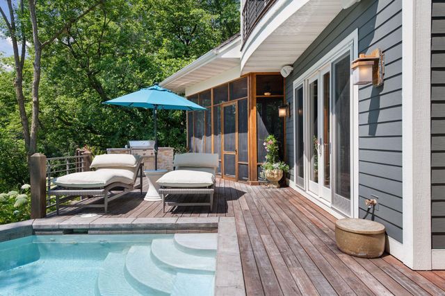 15 Queensland Lane N, Plymouth, MN 55447