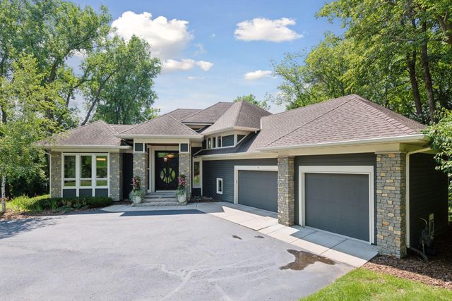 15 Queensland Lane N, Plymouth, MN 55447