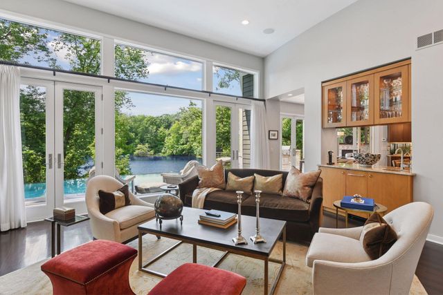 15 Queensland Lane N, Plymouth, MN 55447