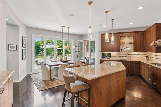 15 Queensland Lane N, Plymouth, MN 55447