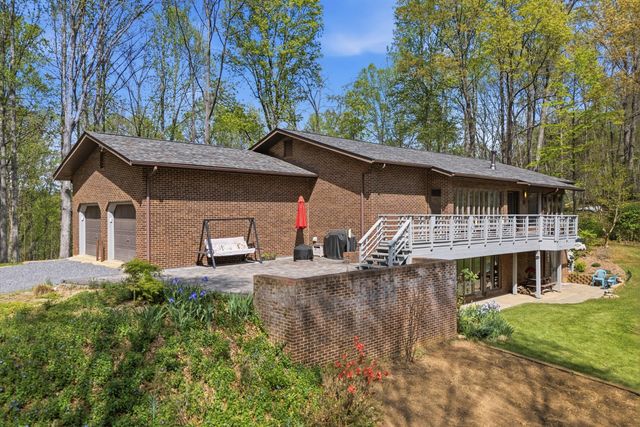 1124 Old Hollow RD, Buchanan, VA 24066