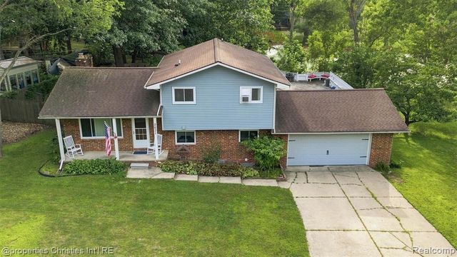 2631 Edgevale Drive, Waterford, MI 48329