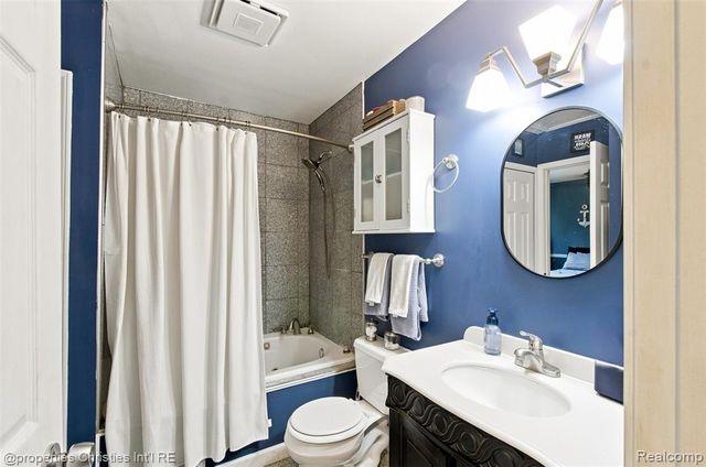 2631 Edgevale Drive, Waterford, MI 48329