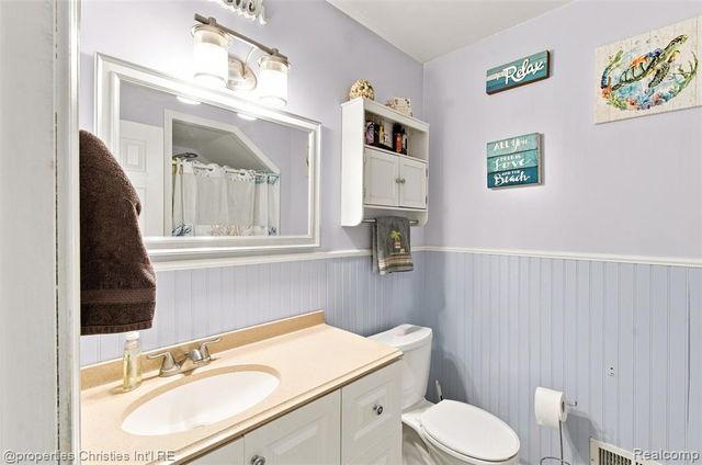 2631 Edgevale Drive, Waterford, MI 48329