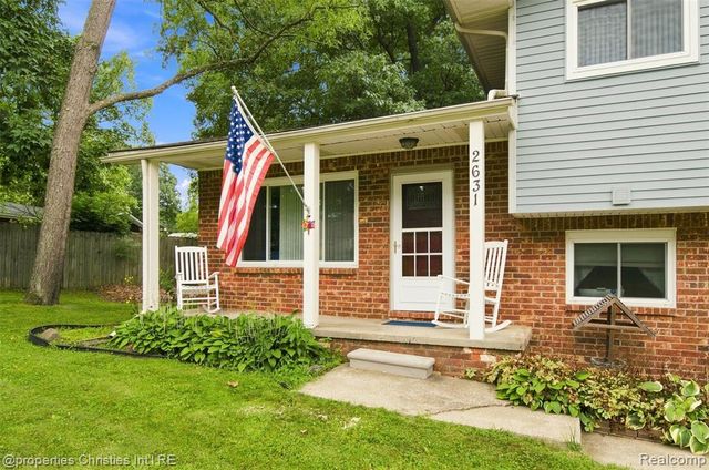 2631 Edgevale Drive, Waterford, MI 48329