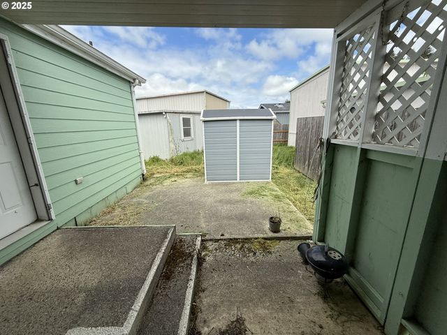 100 RIVER BEND Rd 74, Reedsport, OR 97467