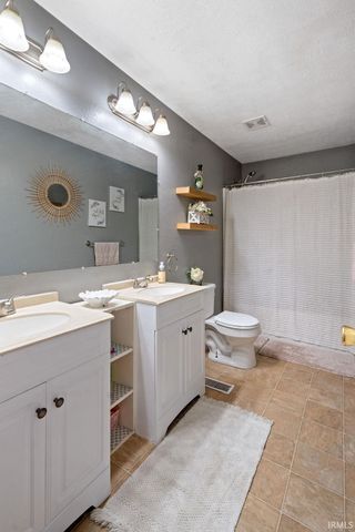 2000 TAM-O-SHANTER Lane, Kokomo, IN 46902