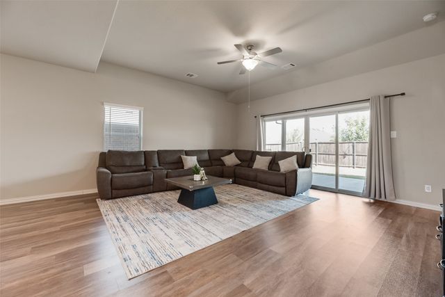 285 Sunshine Lane, Lavon, TX 75166
