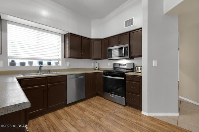 504 W Spearhead Road, Tucson, AZ 85737