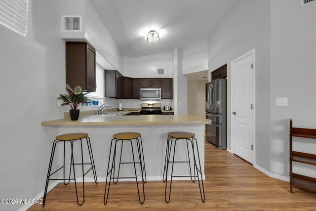 504 W Spearhead Road, Tucson, AZ 85737