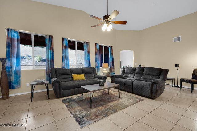 504 W Spearhead Road, Tucson, AZ 85737