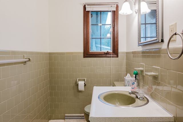 295 Commonwealth Ave, New Bedford, MA 02740