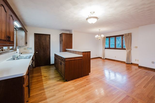 295 Commonwealth Ave, New Bedford, MA 02740