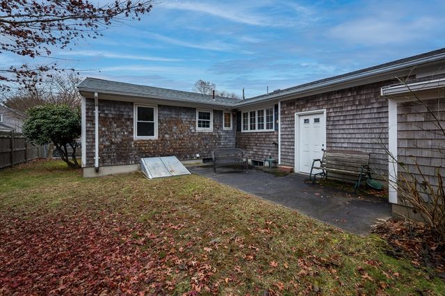 295 Commonwealth Ave, New Bedford, MA 02740