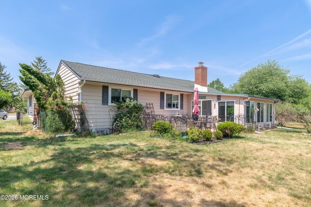 6 Carrazal Court, Toms River, NJ 08757