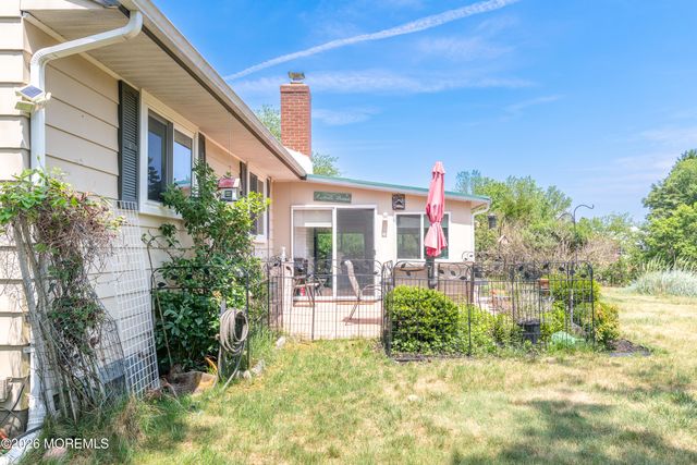 6 Carrazal Court, Toms River, NJ 08757