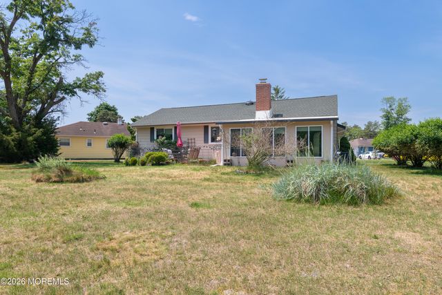 6 Carrazal Court, Toms River, NJ 08757