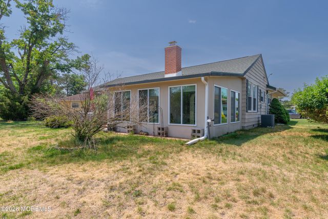 6 Carrazal Court, Toms River, NJ 08757