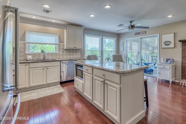 6 Carrazal Court, Toms River, NJ 08757