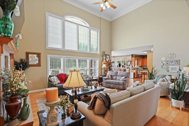2025 Grandview Dr, Greenbrier, TN 37073