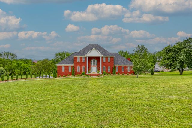 2025 Grandview Dr, Greenbrier, TN 37073
