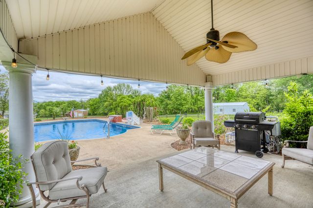 2025 Grandview Dr, Greenbrier, TN 37073