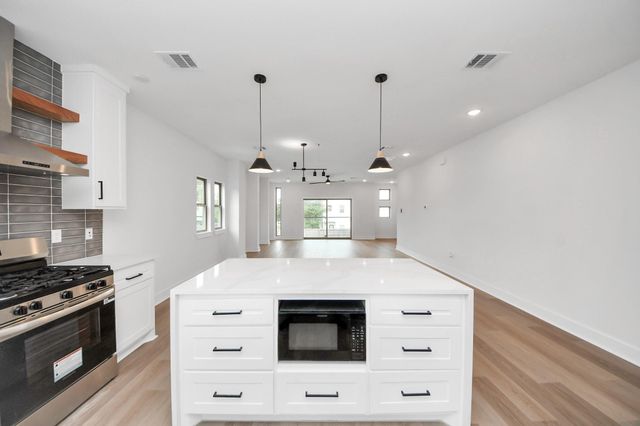 5630 Dolores Street, Houston, TX 77057