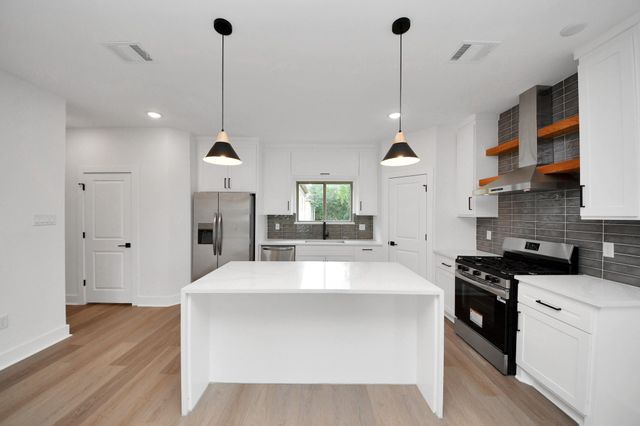 5630 Dolores Street, Houston, TX 77057