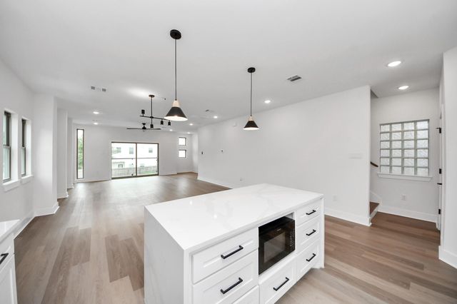 5630 Dolores Street, Houston, TX 77057