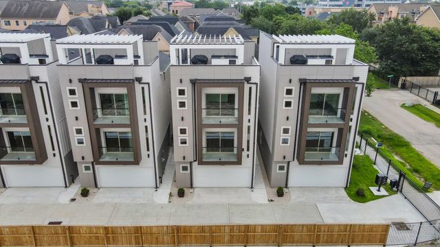 5630 Dolores Street, Houston, TX 77057