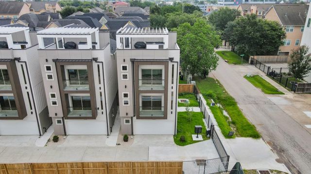 5630 Dolores Street, Houston, TX 77057