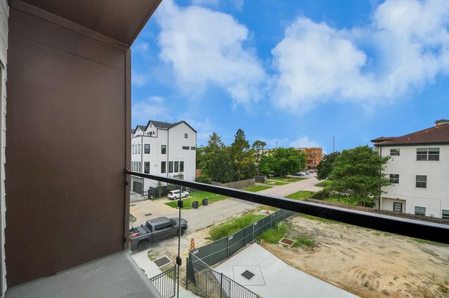 5630 Dolores Street, Houston, TX 77057
