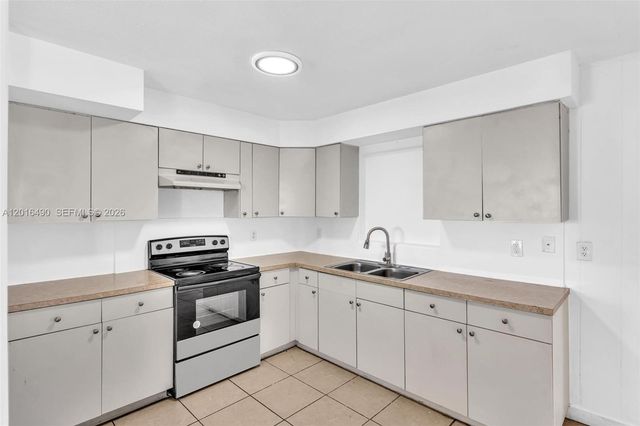 2140 NW 29th Street, Oakland Park, FL 33311