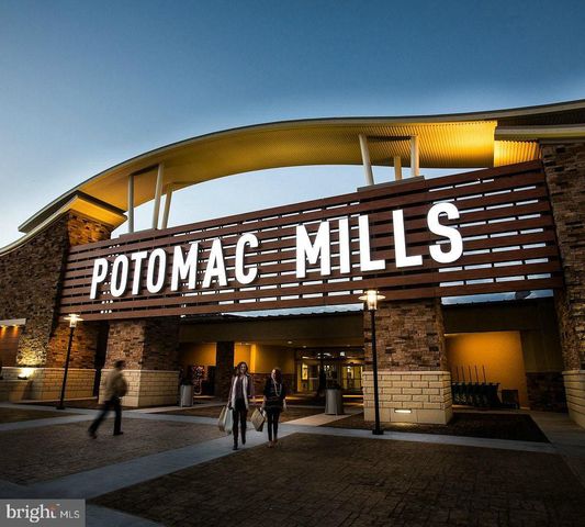 15822 BOBOLINK DR, Woodbridge, VA 22191