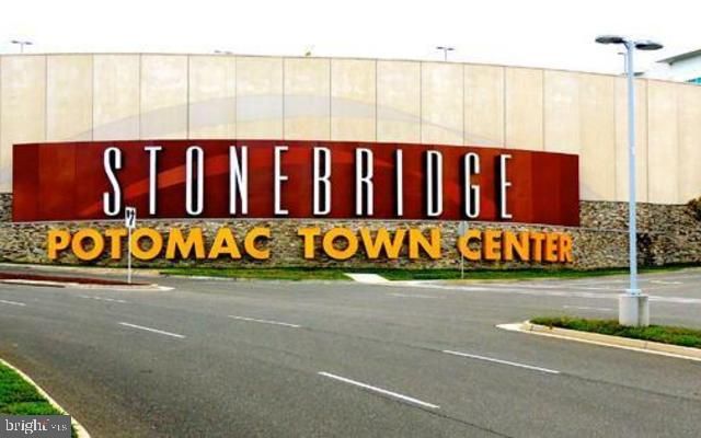 15822 BOBOLINK DR, Woodbridge, VA 22191