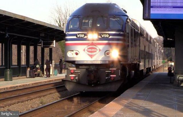 15822 BOBOLINK DR, Woodbridge, VA 22191