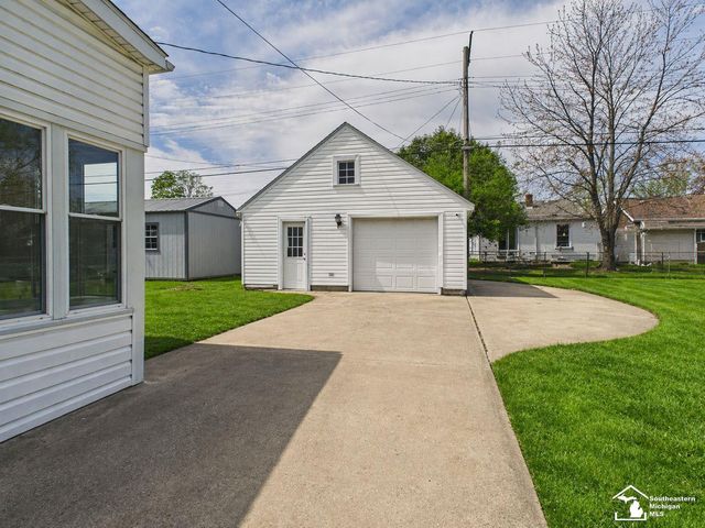 823 Michigan Avenue, Monroe, MI 48162