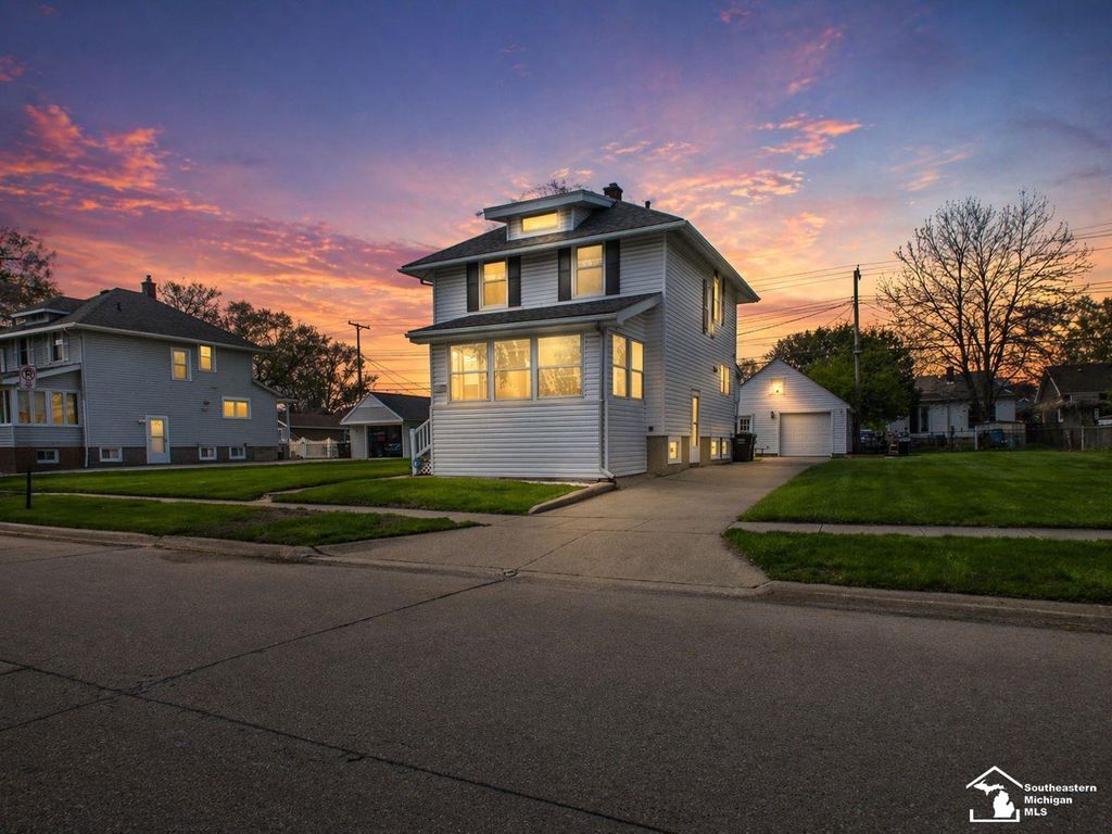 823 Michigan Avenue, Monroe, MI 48162