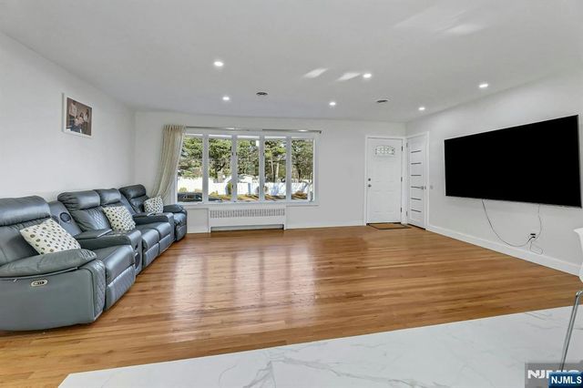 745 Washington Avenue, Twp Of Washington, NJ 07676