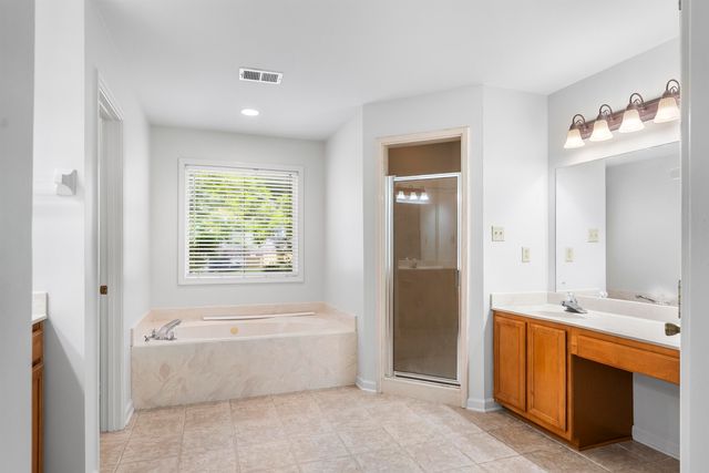 3838 BREEZY SHORES CV, Lakeland, TN 38002