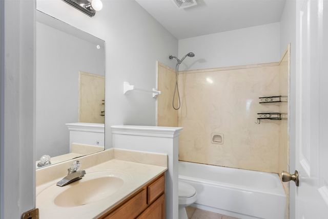 3838 BREEZY SHORES CV, Lakeland, TN 38002
