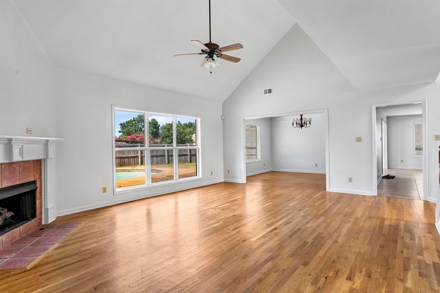 3838 BREEZY SHORES CV, Lakeland, TN 38002