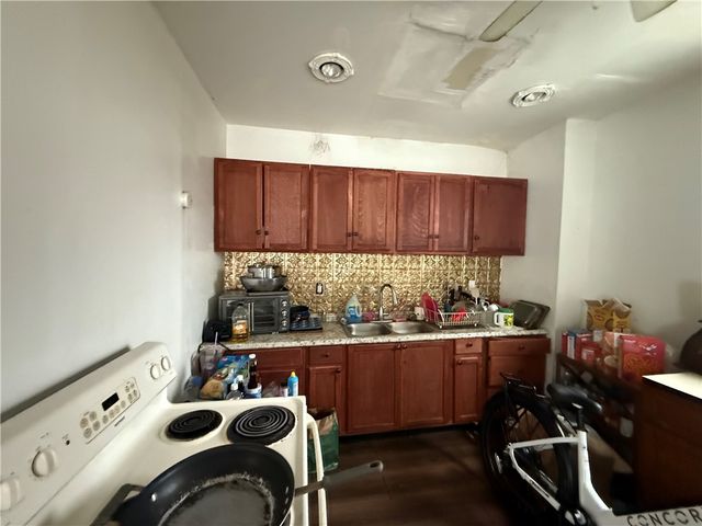 300 Hansen Ave, City Of But Sw, PA 16001