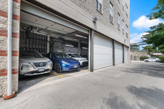 949 N Willard Court 504, Chicago, IL 60642