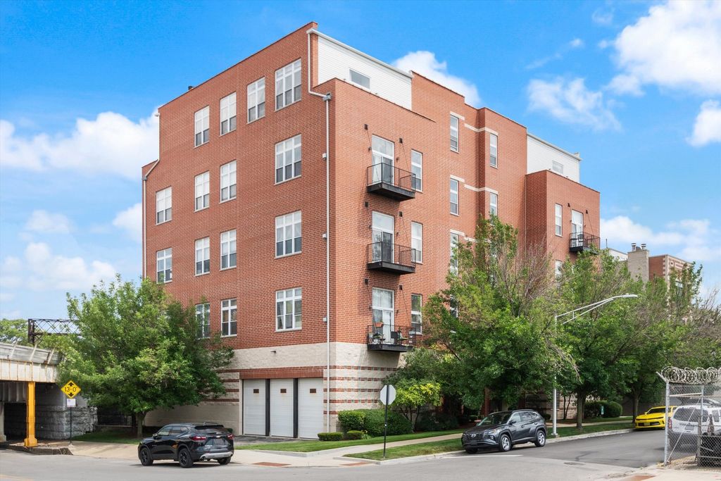 949 N Willard Court 504, Chicago, IL 60642