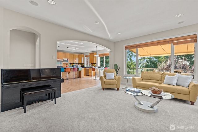 2129 204th Place NE, Sammamish, WA 98074