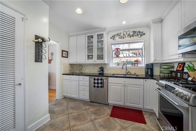 4571 Canoga Drive, Woodland Hills, CA 91364