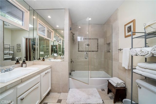 4571 Canoga Drive, Woodland Hills, CA 91364