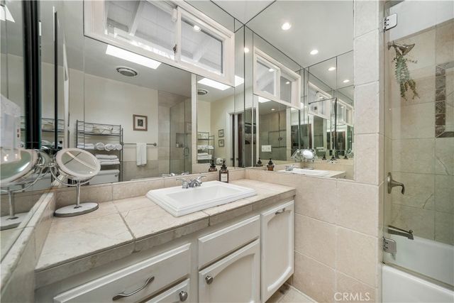 4571 Canoga Drive, Woodland Hills, CA 91364